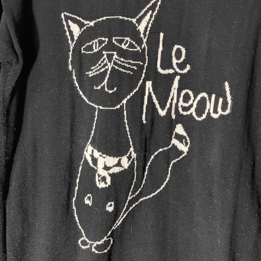 Gently worn Le Meow Melissa McCarthy Seven sweater with pockets